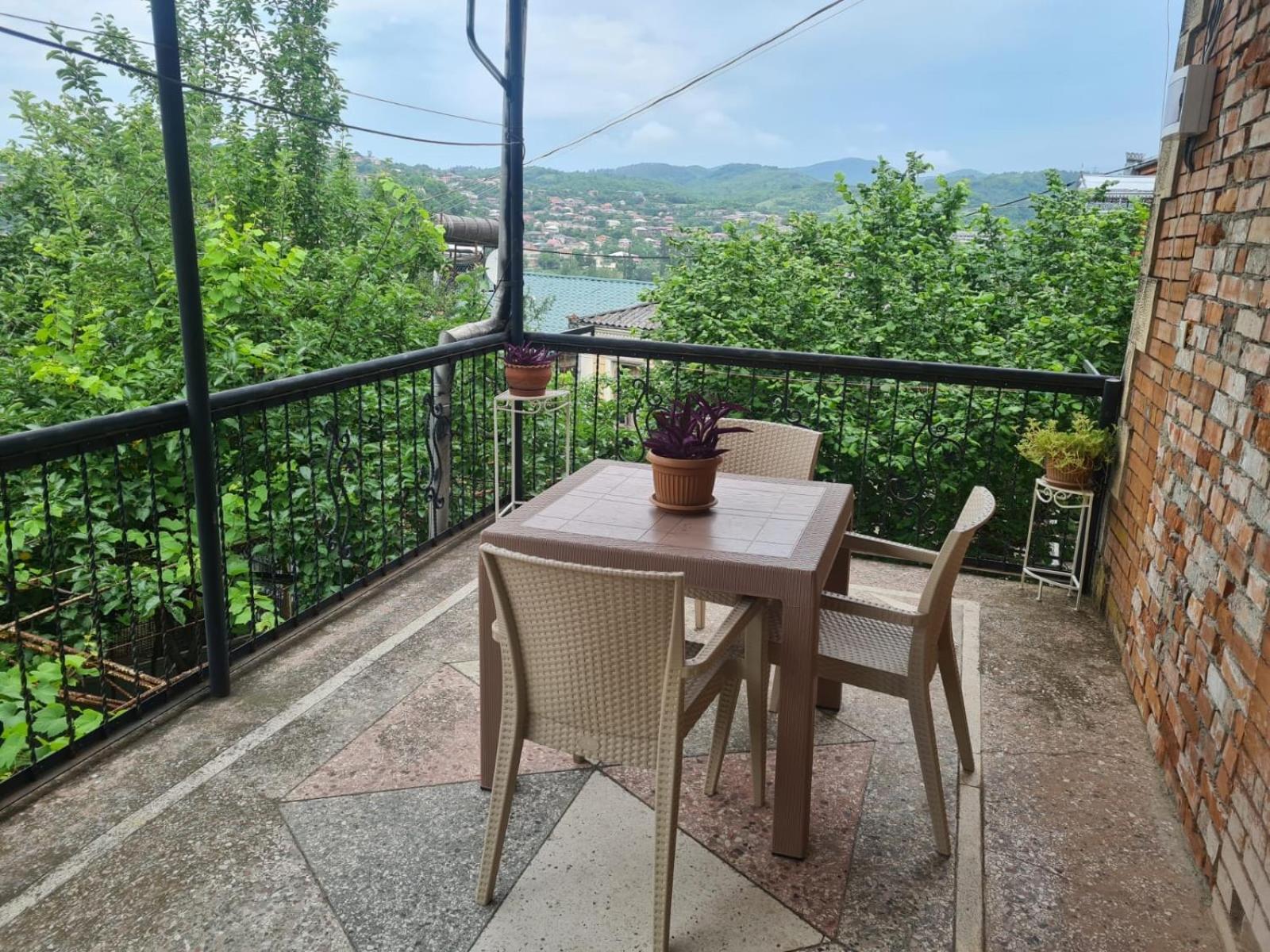 Camellia Hotel Кутаиси Екстериор снимка