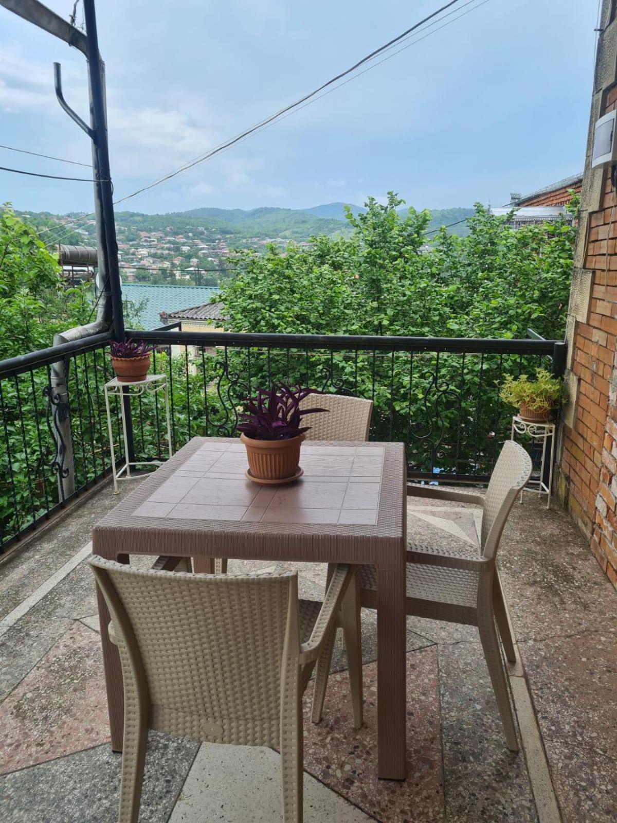 Camellia Hotel Кутаиси Екстериор снимка